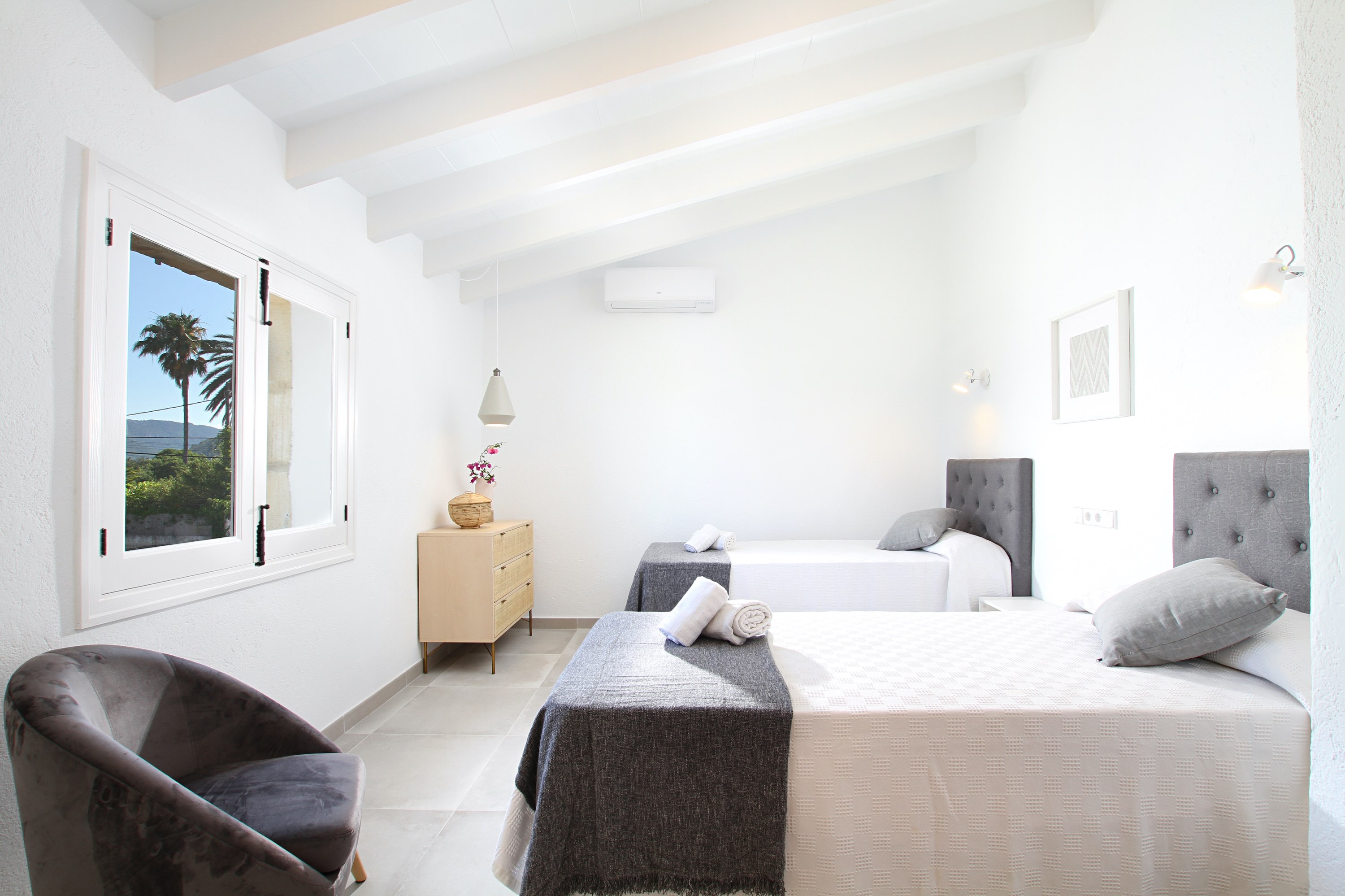 Living room with arch